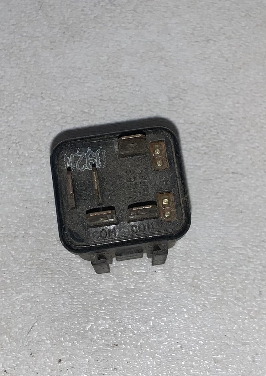 イーノ Nissan / Infiniti Nissan OEM Thermostat Housing Stud
