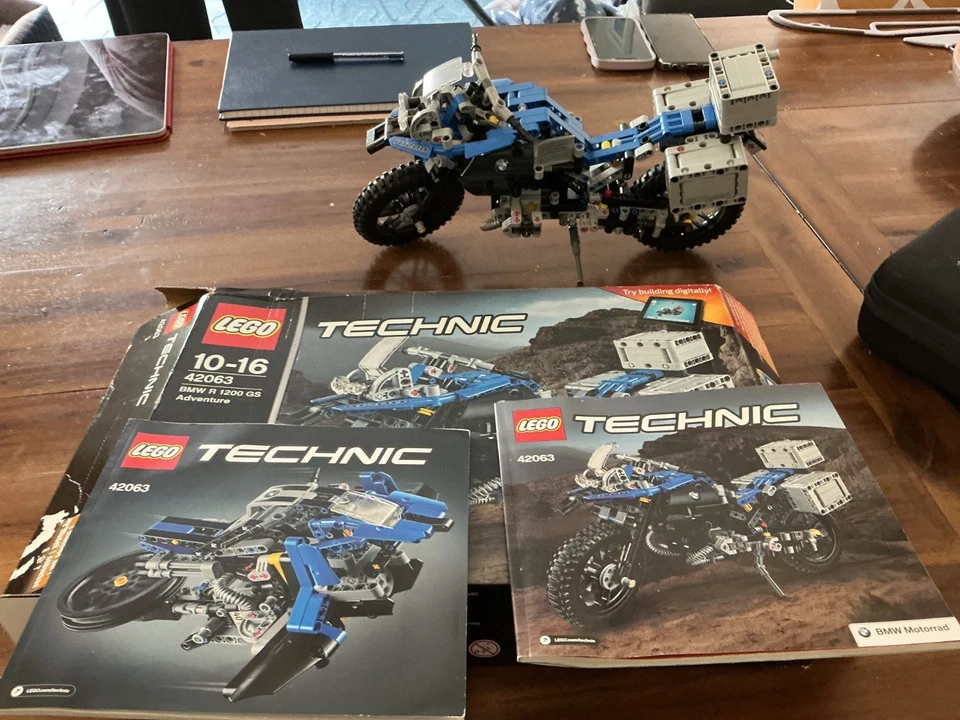 LEGO 42063