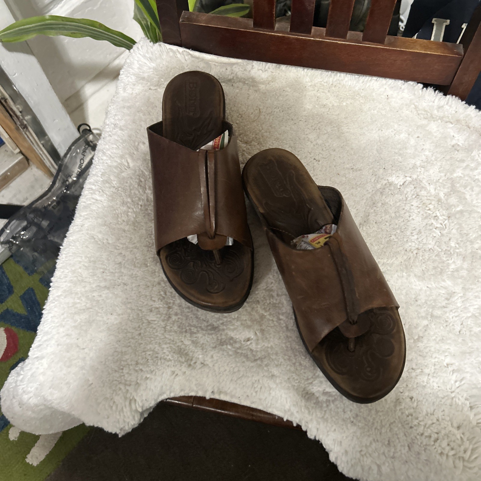 Born Vtg Y2K Brown Leather Handcrafted Wedge Thong Slide Sandals