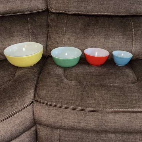 4 Vintage Pyrex Primary Colors Nesting Mixing Bowls NICE!