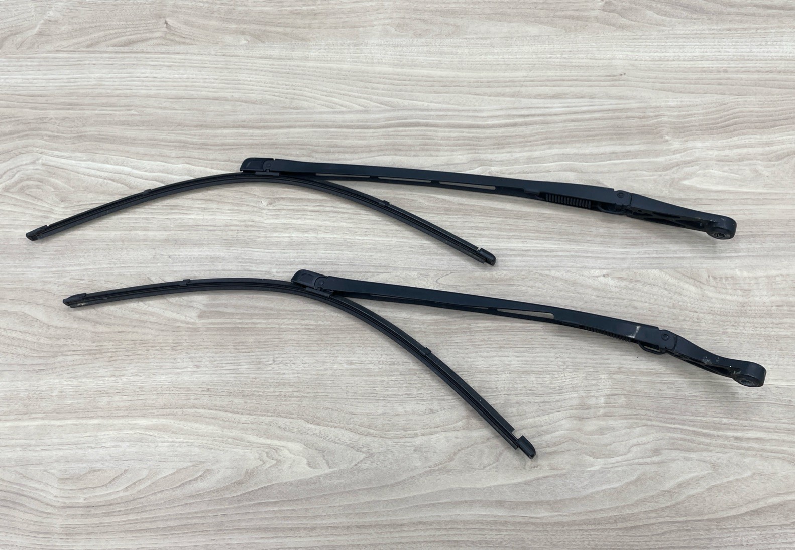2006-2012 BENTLEY CONTINENTAL FLYING SPUR FRONT LEFT RIGHT WIPER ARM SET OEM