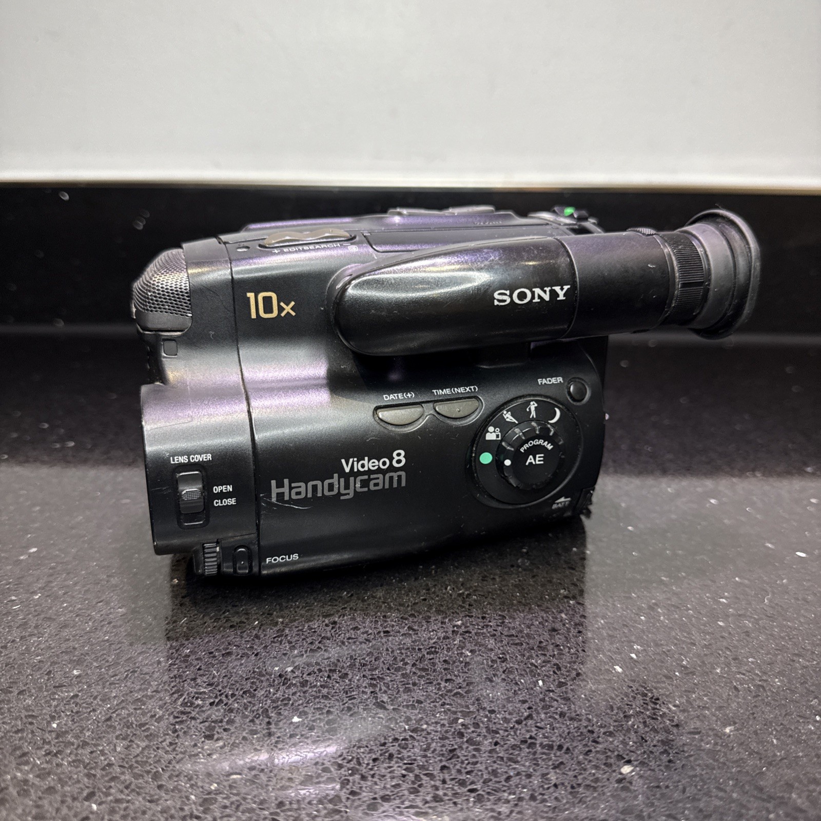 Sony Camcorder Video8 Handycam CCD-TR330E-image