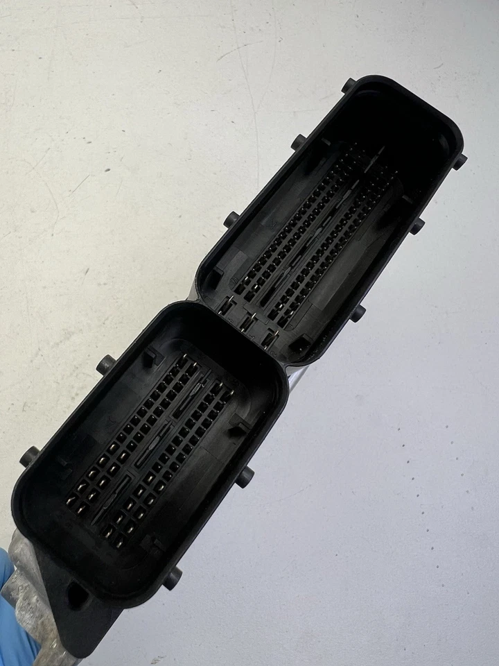 Volkswagen Golf 2013 módulo de computadora de motor de 2,5 L OEM. Foto 3 de 4