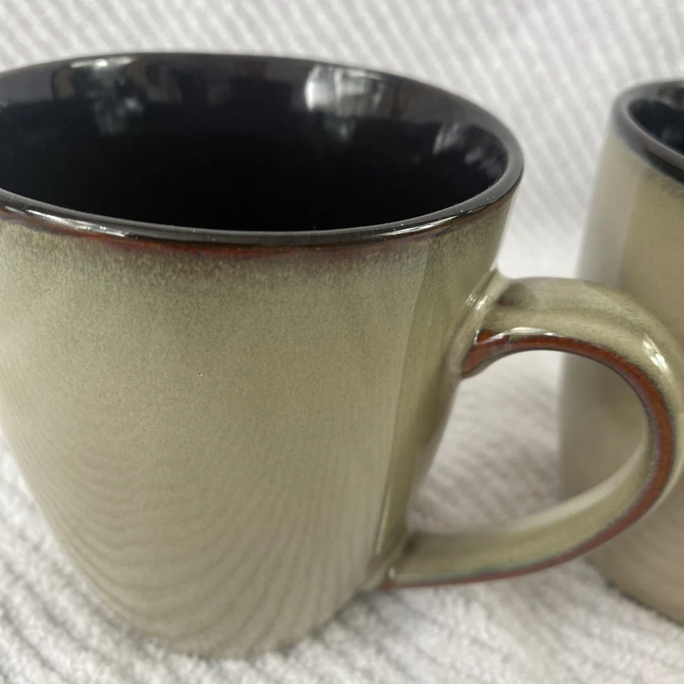 Conjunto de 2 canecas de café Pfaltzgraff Everyday Taos grés verde preto interior - Imagem 3 de 4