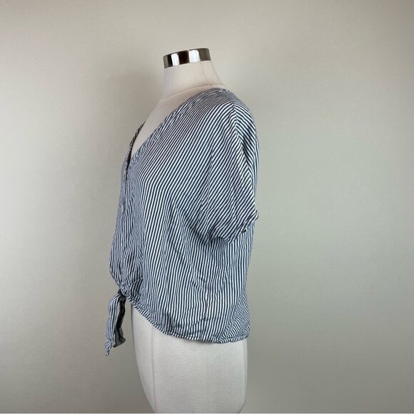 Universal Thread Black White Stripe Seersucker Bu… - image 4