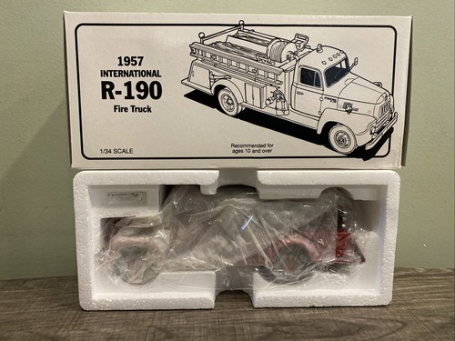 First Gear 1957 International R-190 Los Angeles LA Fire Truck 1:34 19-1539