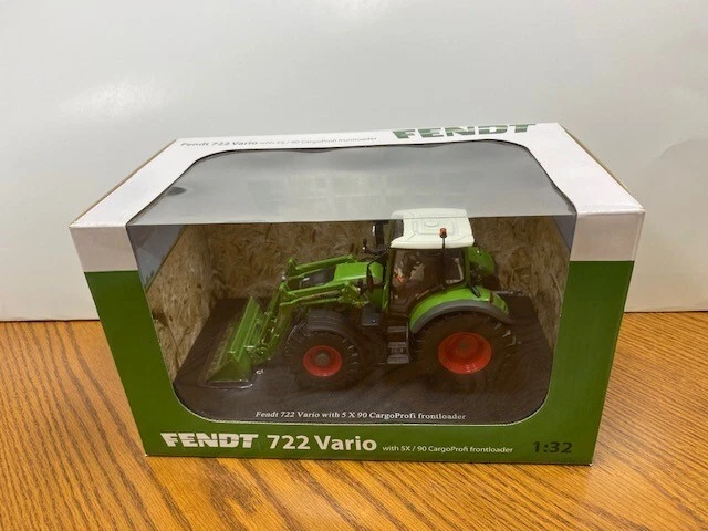 New FENDT 722 Vario Tractor with Loader Scale Model.  1:32 Scale USK Scalemodels - Image 2 of 4
