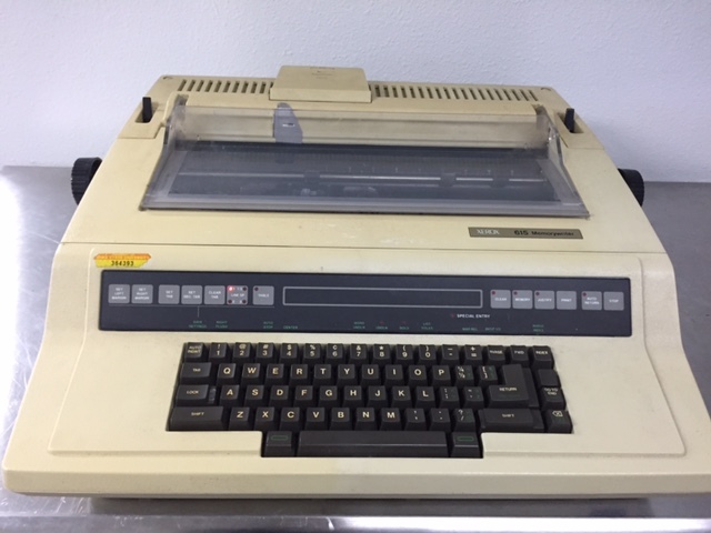 Rare! Xerox 615 Memorywriter Electric Typewriter. POWERS ON. NEEDS