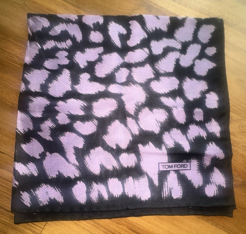 TOM FORD SILK POCKET SQUARE LT. VIOLET/BLACK ANIMAL PRINT EUC