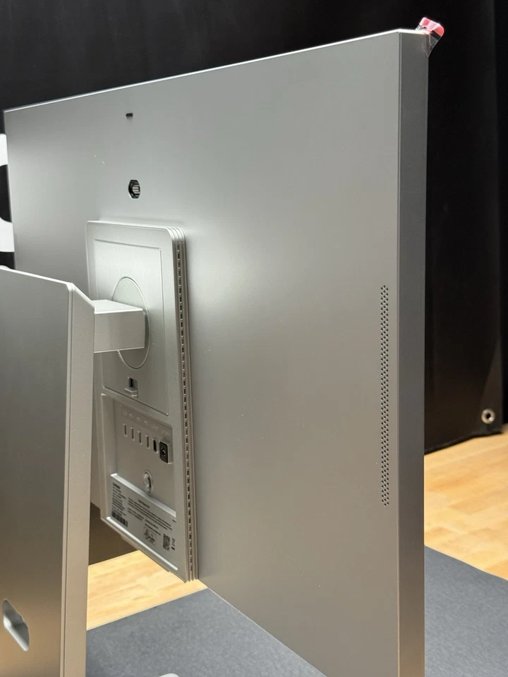 Samsung ViewFinity S9 27” 5K Monitor – Excellent Working Condition - Image 4 of 4