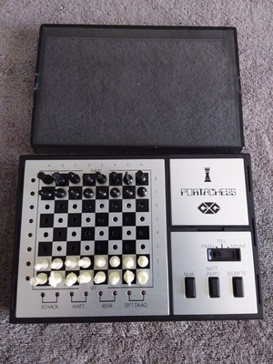 ELECTRONIC PORTABLE CHESS, USED, 1983,CONDITION SEE PHOTO