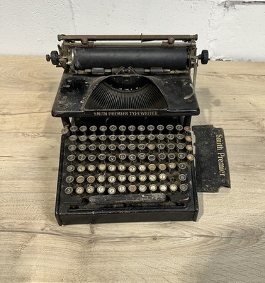 Antike Smith Premier Schreibmaschine, zum Restaurieren oder Ausstellen/Requisite