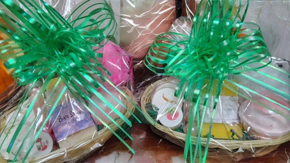 PENNY'S LITTLE TREASURES Women's Small Gift Basket