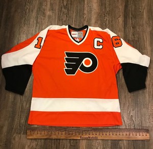 bobby clarke flyers jersey