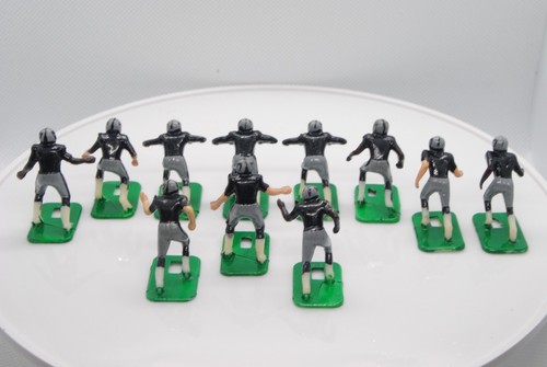 Tudor Games Electric Football - Oakland Raiders (Dark) - Picture 3 of 11