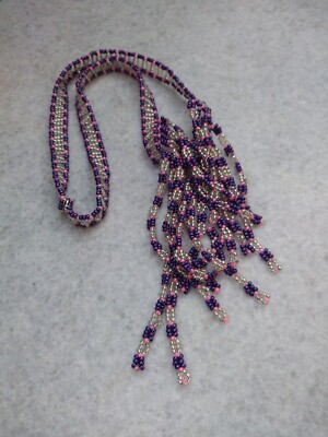 Beautiful small glass vintage necklace with rivet closure 