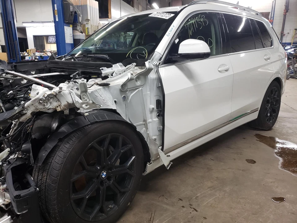 19 20 21 22 23 X7 Fuel Pump Only (engine mounted), 3.0L - Image 2 of 4