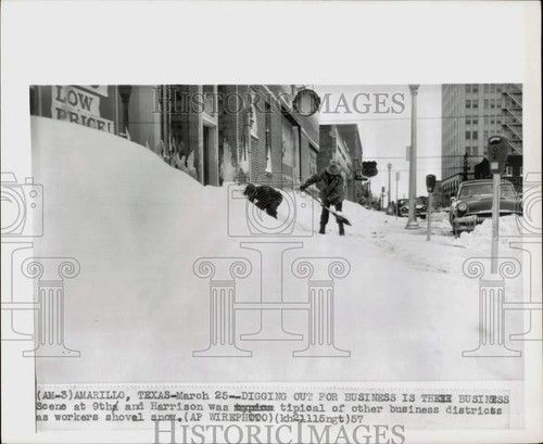 1957 Press Photo Workers Shovel Heavy Snow In Amarillo Texas Business 