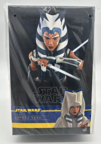 Hot Toys: Star Wars The Clone Wars Ahsoka Tano 1/6th Scale Collectible Figure
