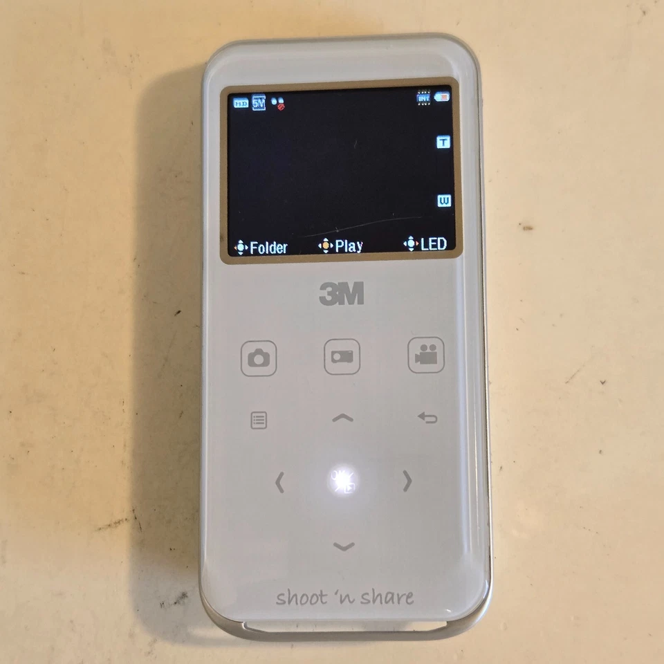 3M Camcorder Projector Shoot N Share CP40 V5R in Box w/ Micro SD Card - Image 2 of 4