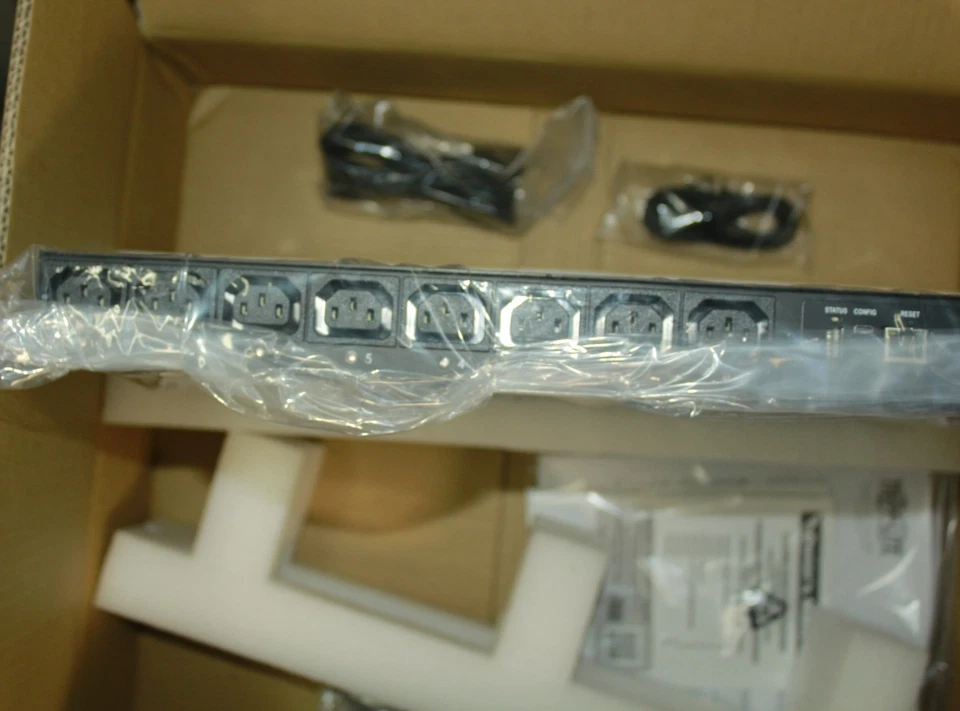 Tripp-Lite PDUMH15HVNET | 2.5kW Single-Phase 208/230V Switched PDU - Image 3 of 4