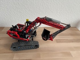 LEGO&reg; Technic Crawler Excavator / Set 8294 | Used