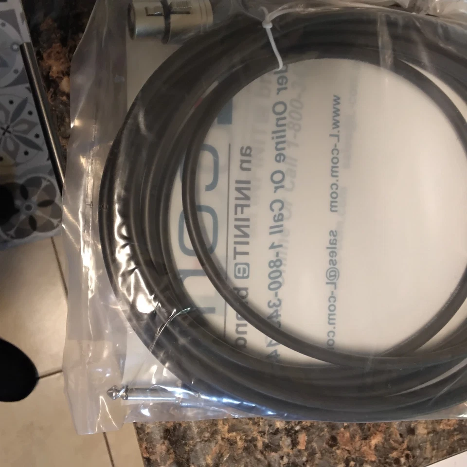 DVI-D Dual Link LSZH DVI Cable Male / Male Right Angle Left 10.0 ft Factory Seal - Image 3 of 3