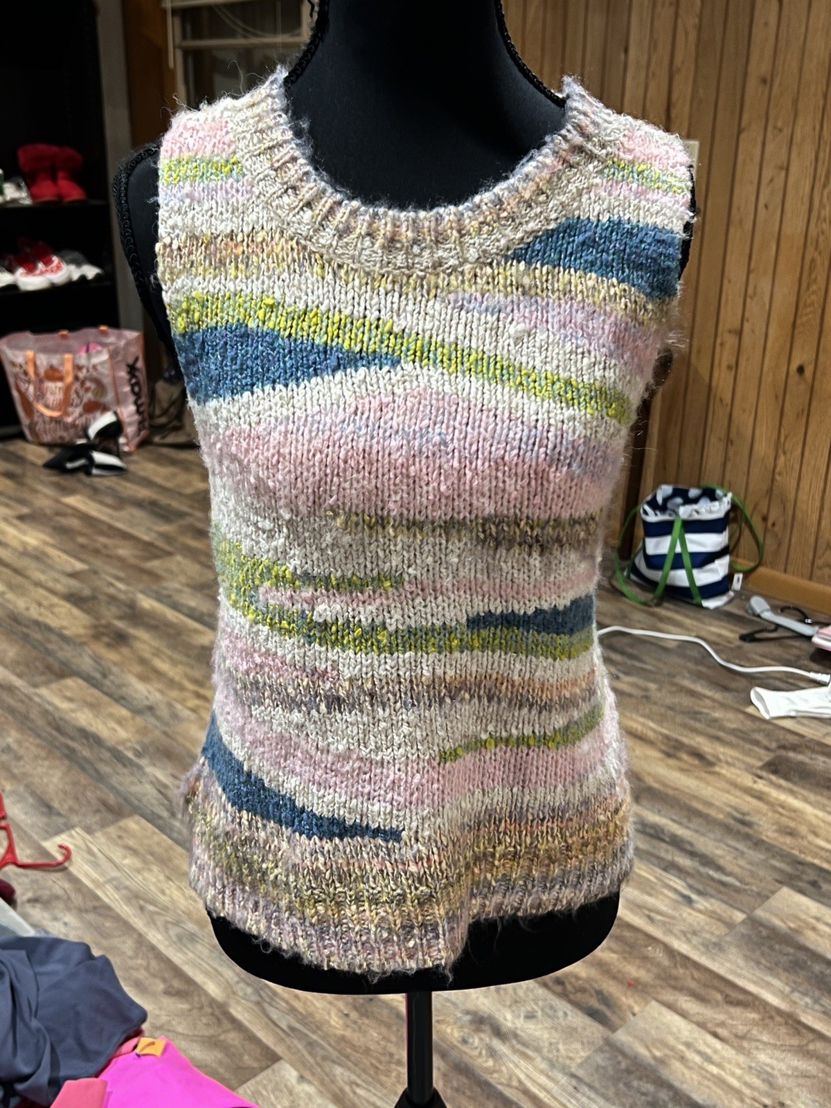 Pilcro Multi-Color Textured Knit Sleeveless Sweater Vest – Anthropologie)