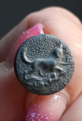 BOUTON VÉNERIE - Equipage non identifié tête de loup en corne 17 mm