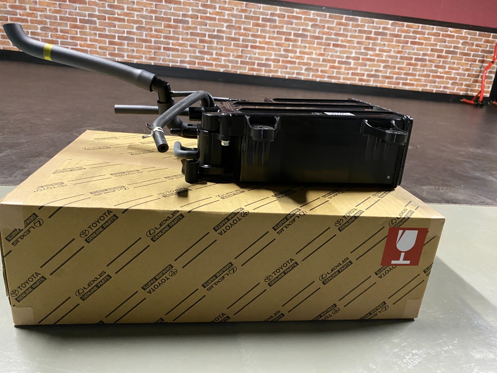 Genuine Lexus OEM 7774050092 Charcoal Canister FOR 20012006 Lexus LS430 eBay