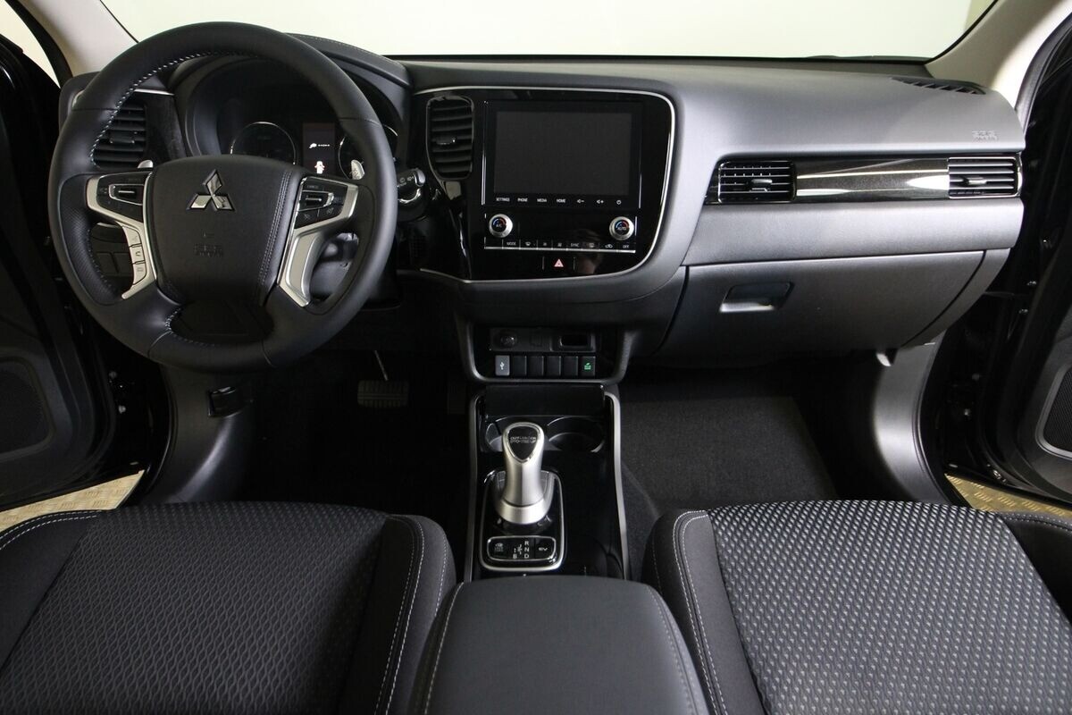Mitsubishi Outlander 2,4 PHEV Inform+ CVT 4WD
