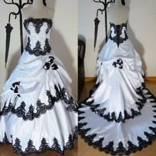 Gothic Wedding Dresses Strapless Applique Backless Pleated Satin Bridal Gowns