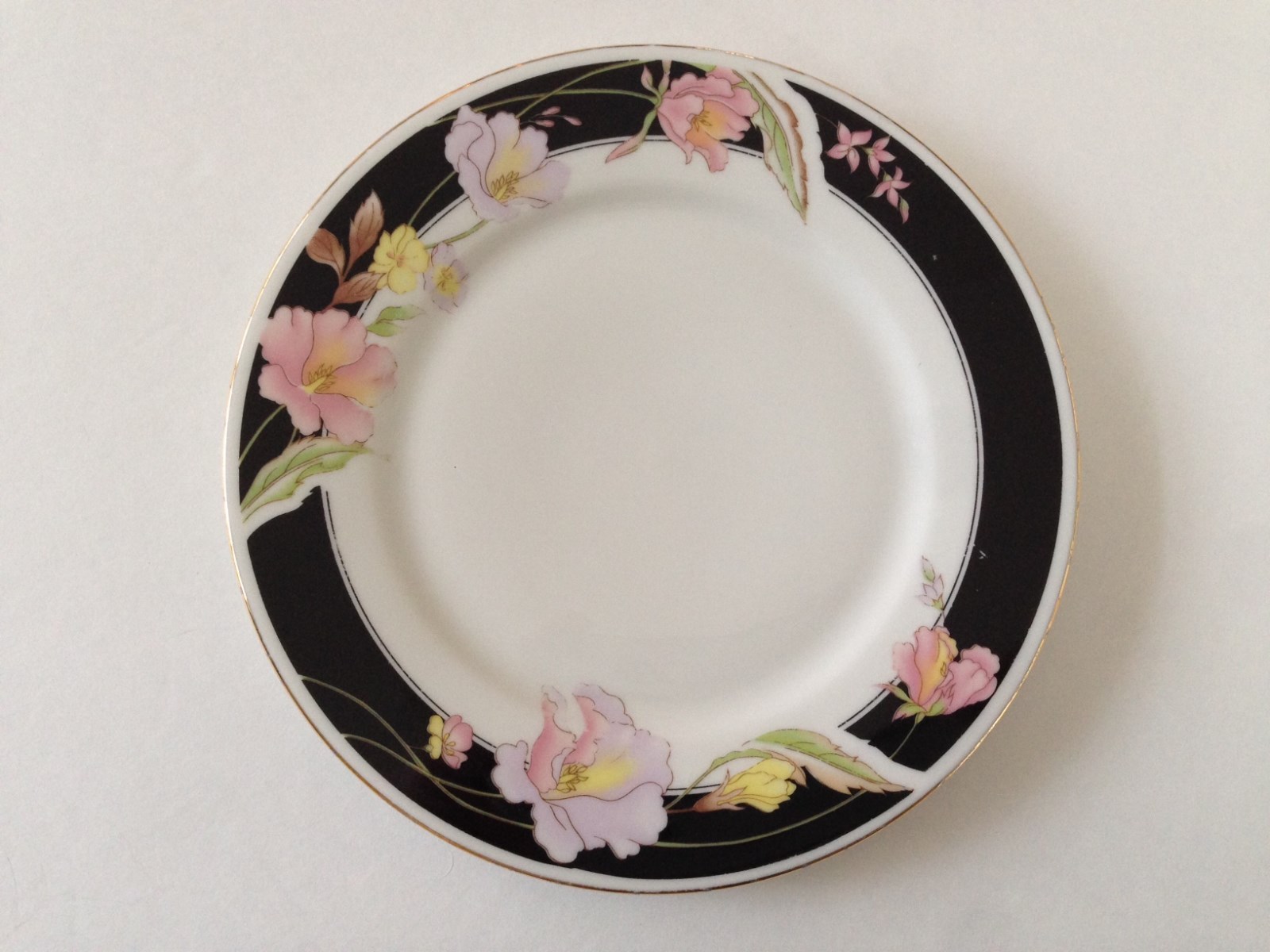 Lynns Fine China Pearl ALICE 8860 Lily Black Ring Floral - 7-1/2