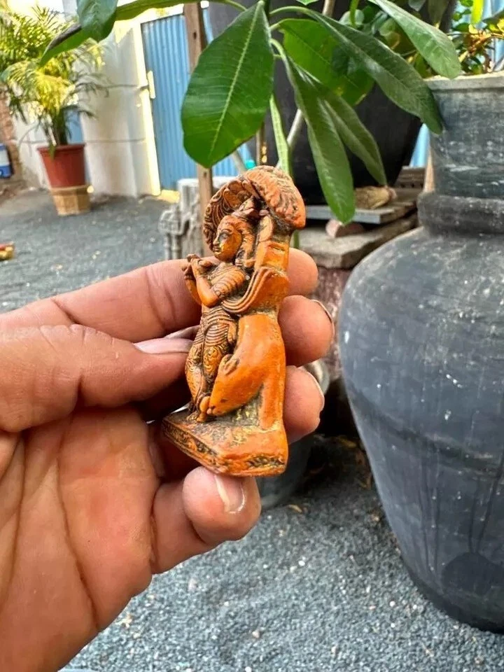 Antigua figura original de madera tallada a mano del dios hindú Krishna 3 x 1,5" Foto 4 de 4