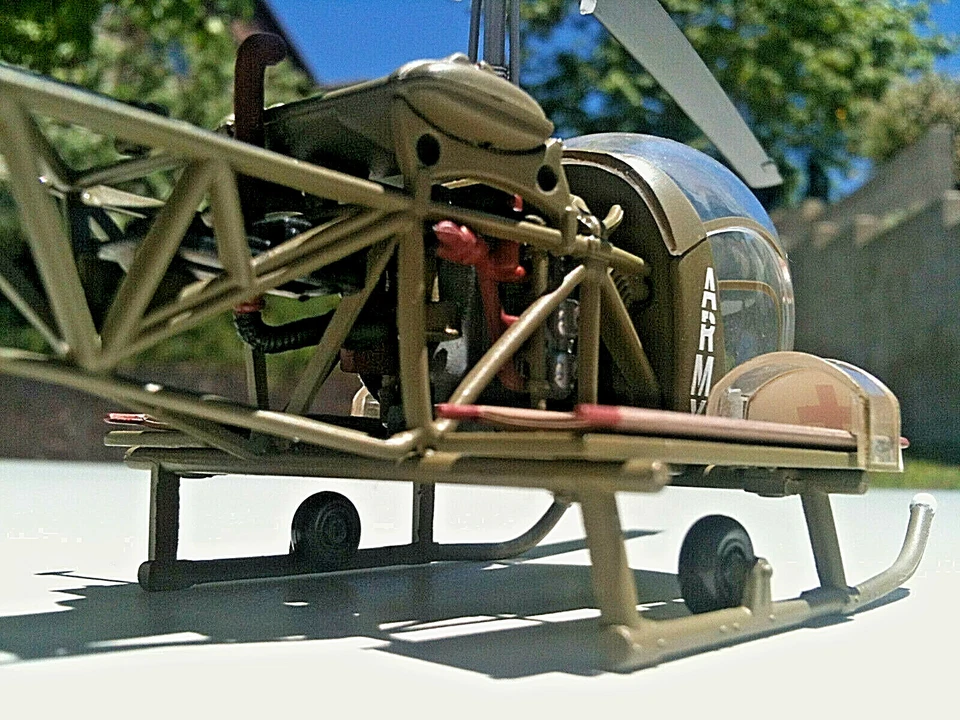 Corgi Bell H-13 Sioux US Army M.A.S.H Helicopter Korea 1951 Die-cast 1:48 Scale - Image 4 of 4