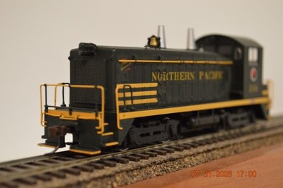 BROADWAY LIMITED 650 HO EMD NP SW-7 Blk w/ Yellow strip Paragon4 Sound/DC/DCC