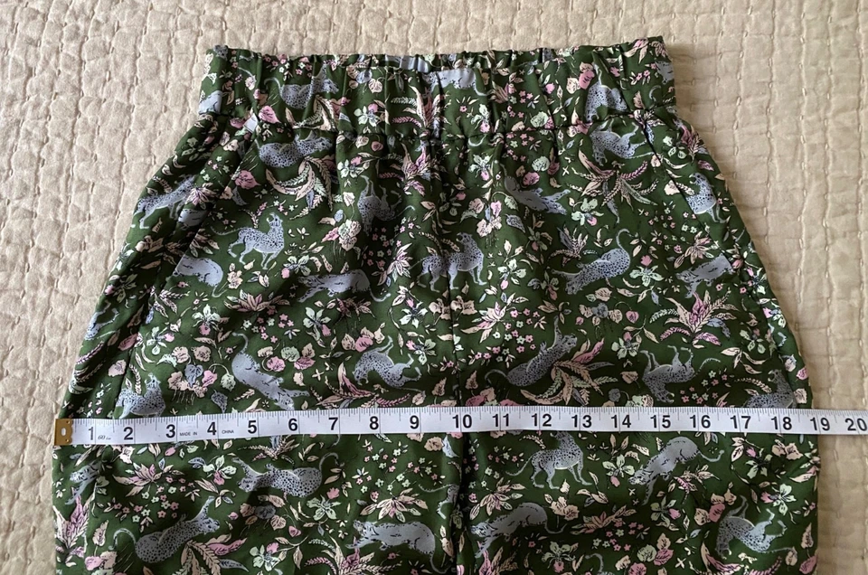 J. Calça feminina CREW COLLECTION sarja de seda verde estampa animal tamanho 00 $148 - Imagem 4 de 4