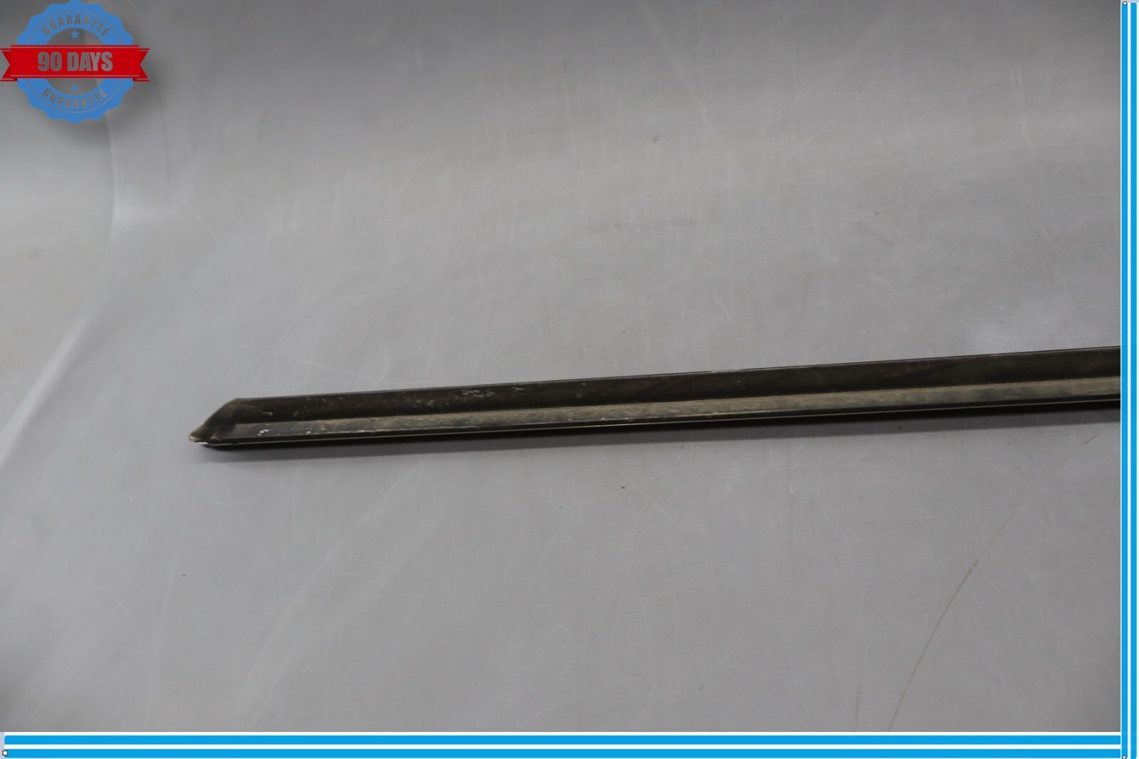 14-20 Maserati Ghibli Front Right Passenger Side Door Window Belt Molding Oem