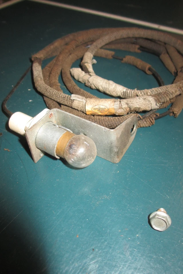 Luz de porta-malas Mercury Marauder Monterey Ford Galaxie 500 XL 390 428 427 67 1967 - Imagem 2 de 3