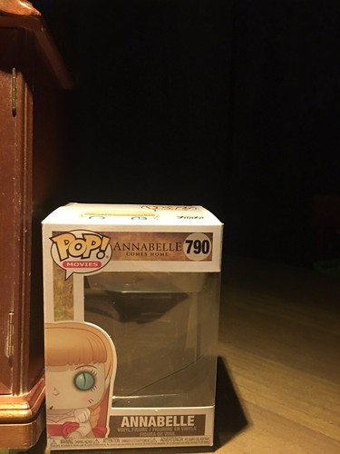 Figura de vinilo Annabelle de la película Annabelle vuelve a casa en estuche Funko Pop 790 - Imagen 3 de 9