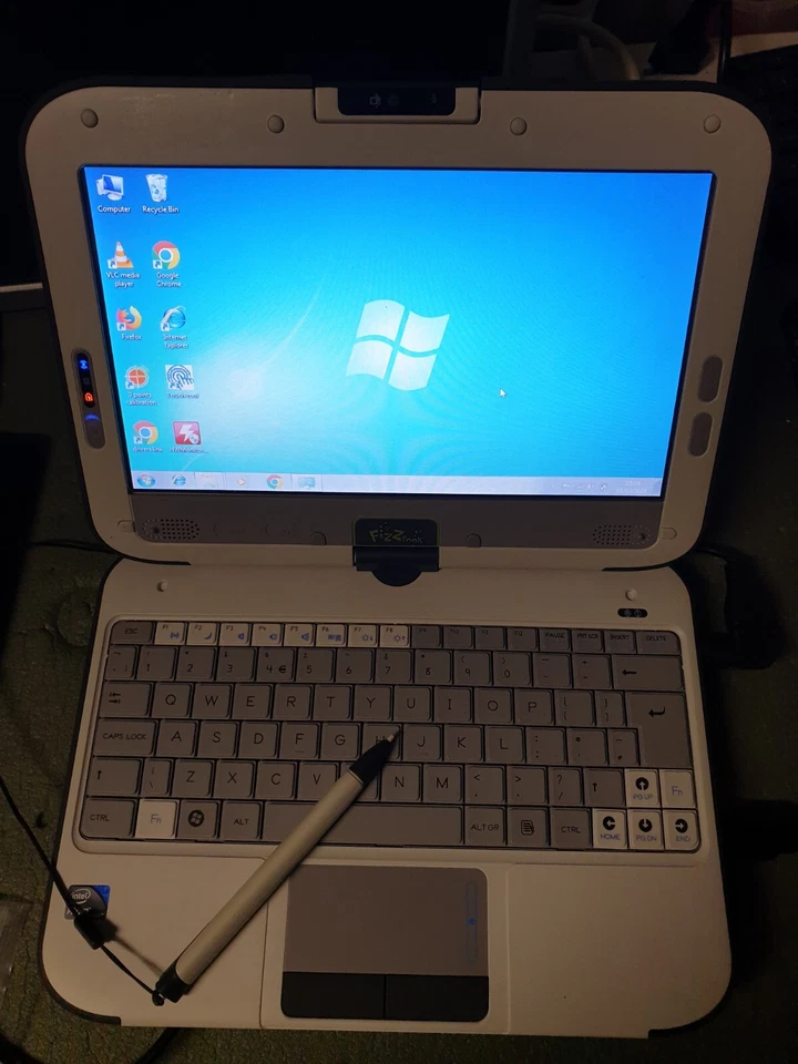 Fizzbook , 2 in 1 small netbook/pen tablet, win 7 , 120gb ssd ,perfect working - Image 2 of 4