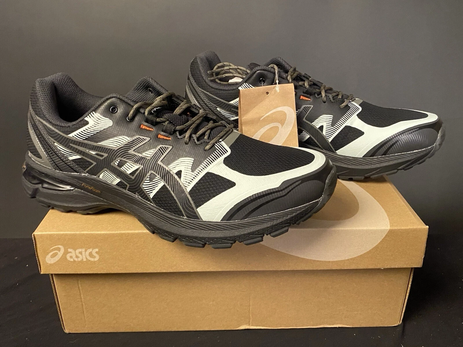 ASICS Gel Terrain Nero Grigio Tartufo Uomo Taglia 9 5 Nuovo
