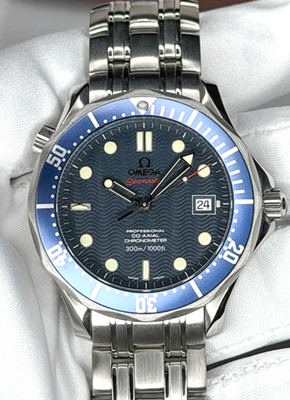 Omega Seamaster 300M James Bond Casino Royale 2220.80.00 Blue Wave Dial Full Set