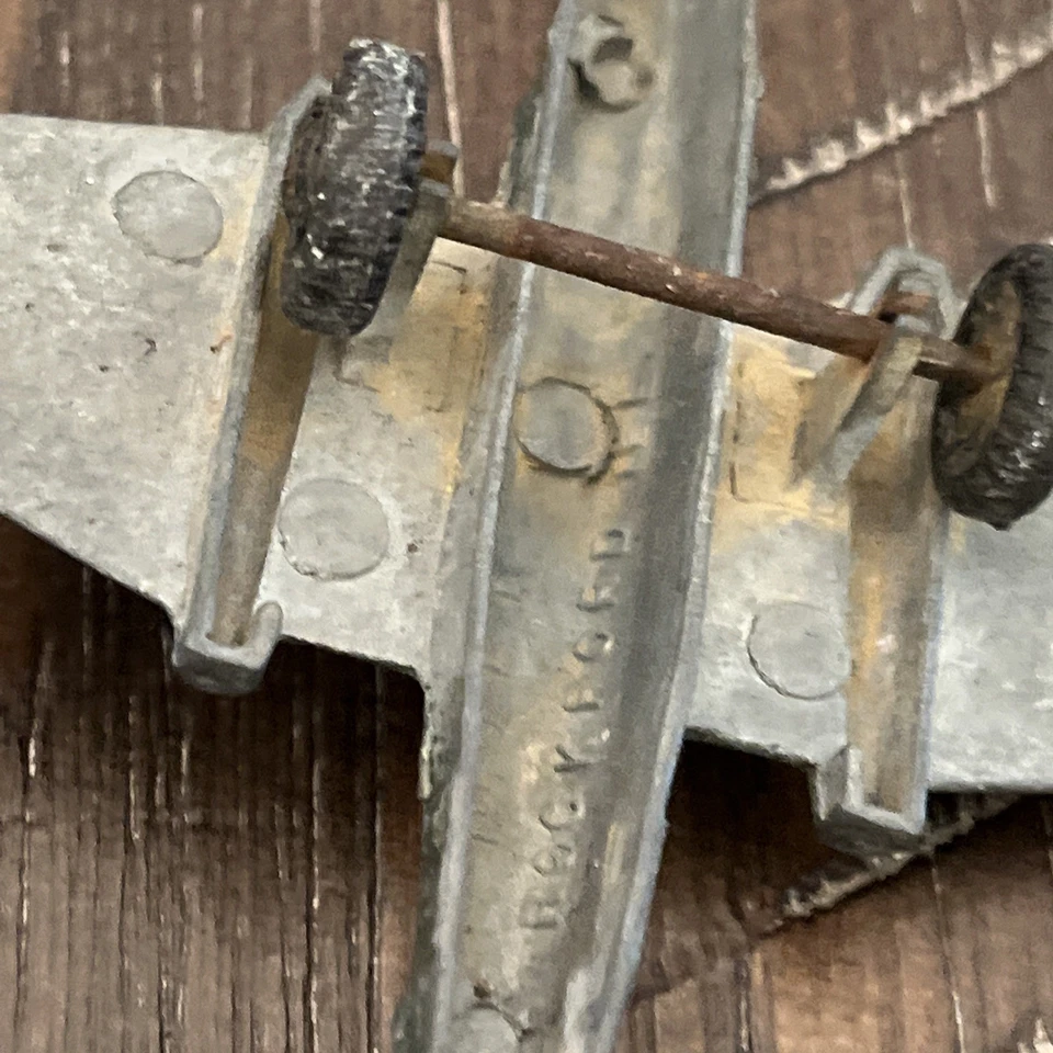 Antiguo MIDGETOY Rockford IL Juguete Metal USAF Fuerza Aérea Bombardero Avión Militar Foto 3 de 3