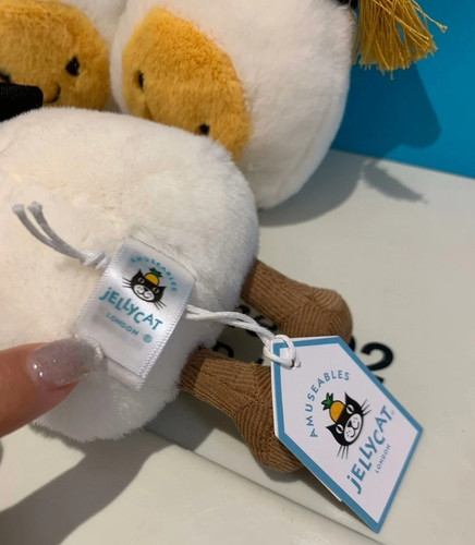 Poupée souple oeuf bouilli jolie graduation Jellycat 2026 neuve avec étiquette et sac à poussière VENDEUR BRITANNIQUE - Photo 5/9