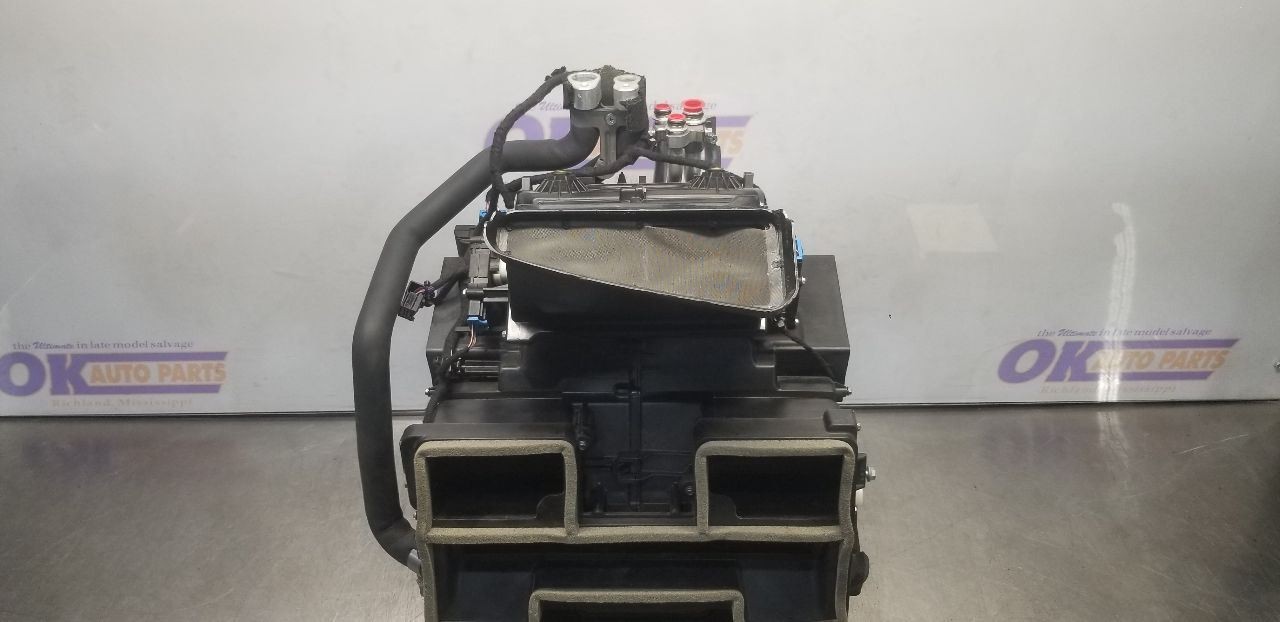 11 AUDI R8 TEMPERATURE HVAC EVAPORATOR HOUSING 420820351B
