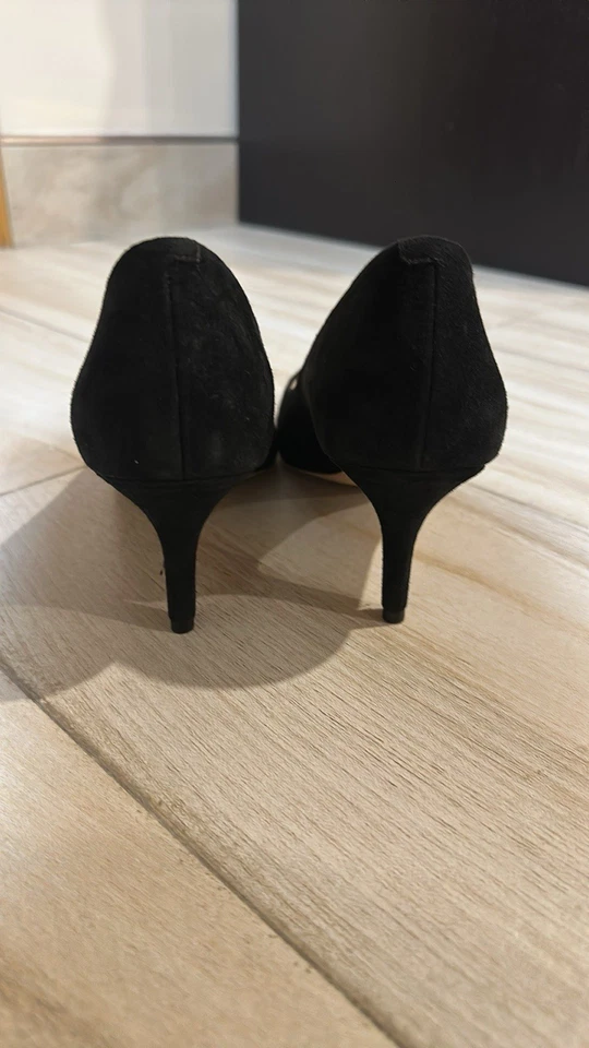 Zapatos de salón clásicos Cole Haan Vandam de gamuza negros punta de gatito tacón Foto 4 de 4