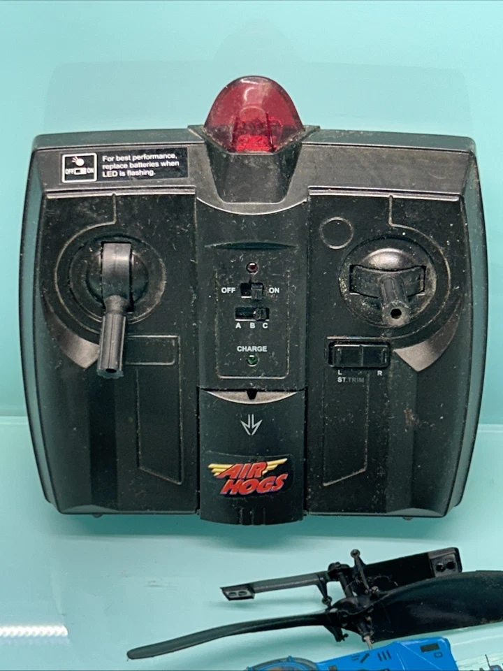 ￼ Air Hogs US Military Marines 2C Helicopter RC Remote Sold As  Parts Or Repairs - Image 2 of 4