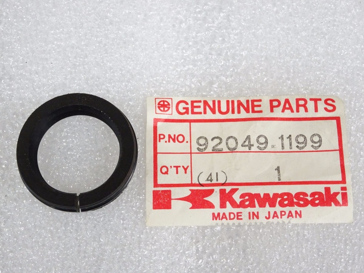 Kawasaki NOS NEW 92049-1199 Oil Seal MY25x33x8 KLF KSF KLF300