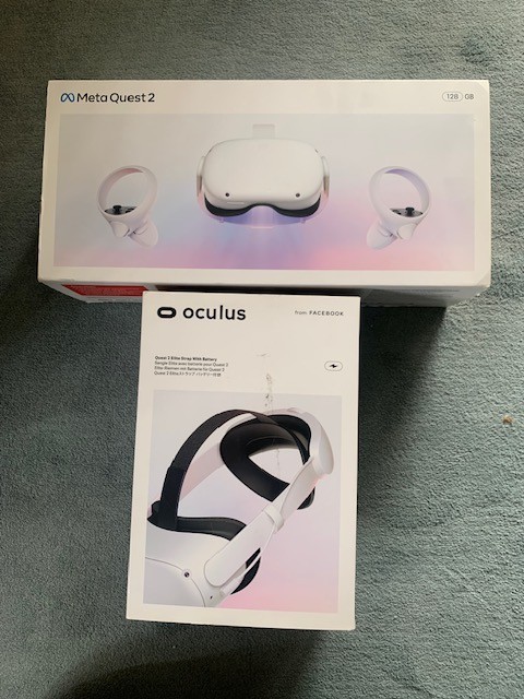 Meta Quest 2 128gb VR Headset with controllers & battery pack (Faulty)